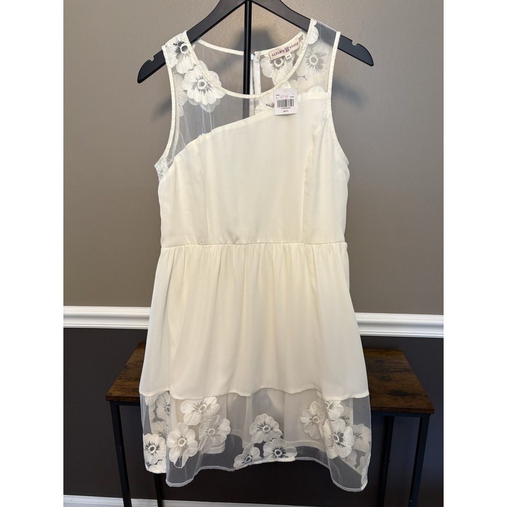 Altar'd State Women's Dress Off-White Lace Overlay W/ Floral Accents NWT XL